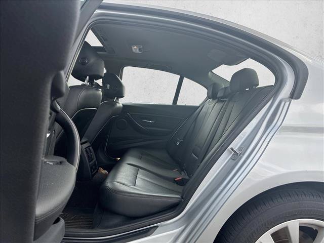 Used 2016 BMW 320i xDrive Sedan AWD/4WD image 11