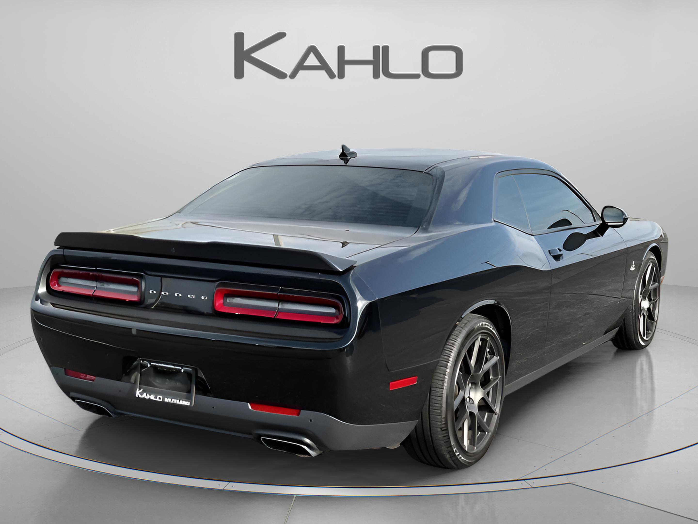 Used 2016 Dodge Challenger R/T Scat Pack w/ Leather Interior Group RWD image 4