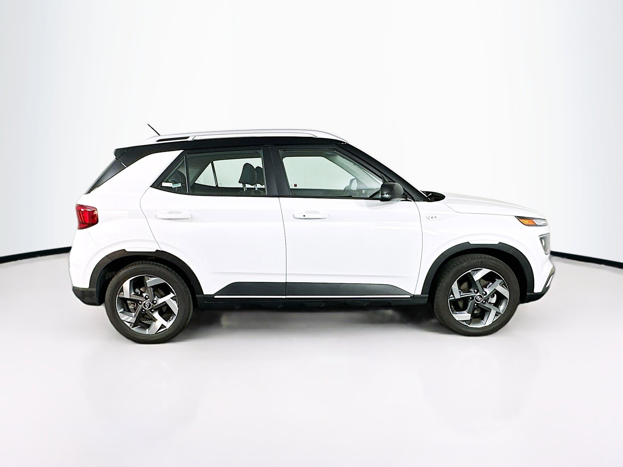 Used 2025 Hyundai Venue Limited image 10