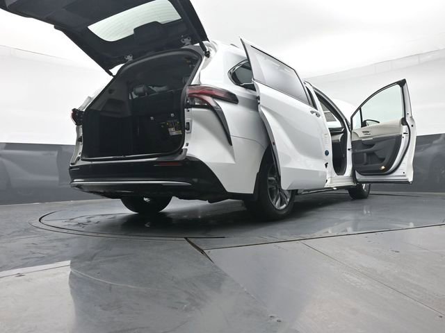 Used 2023 Toyota Sienna Limited image 56