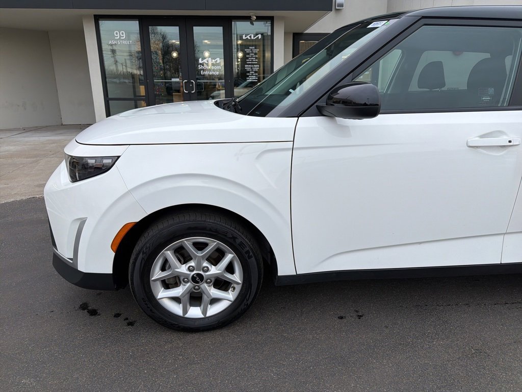 Certified 2023 Kia Soul S image 11