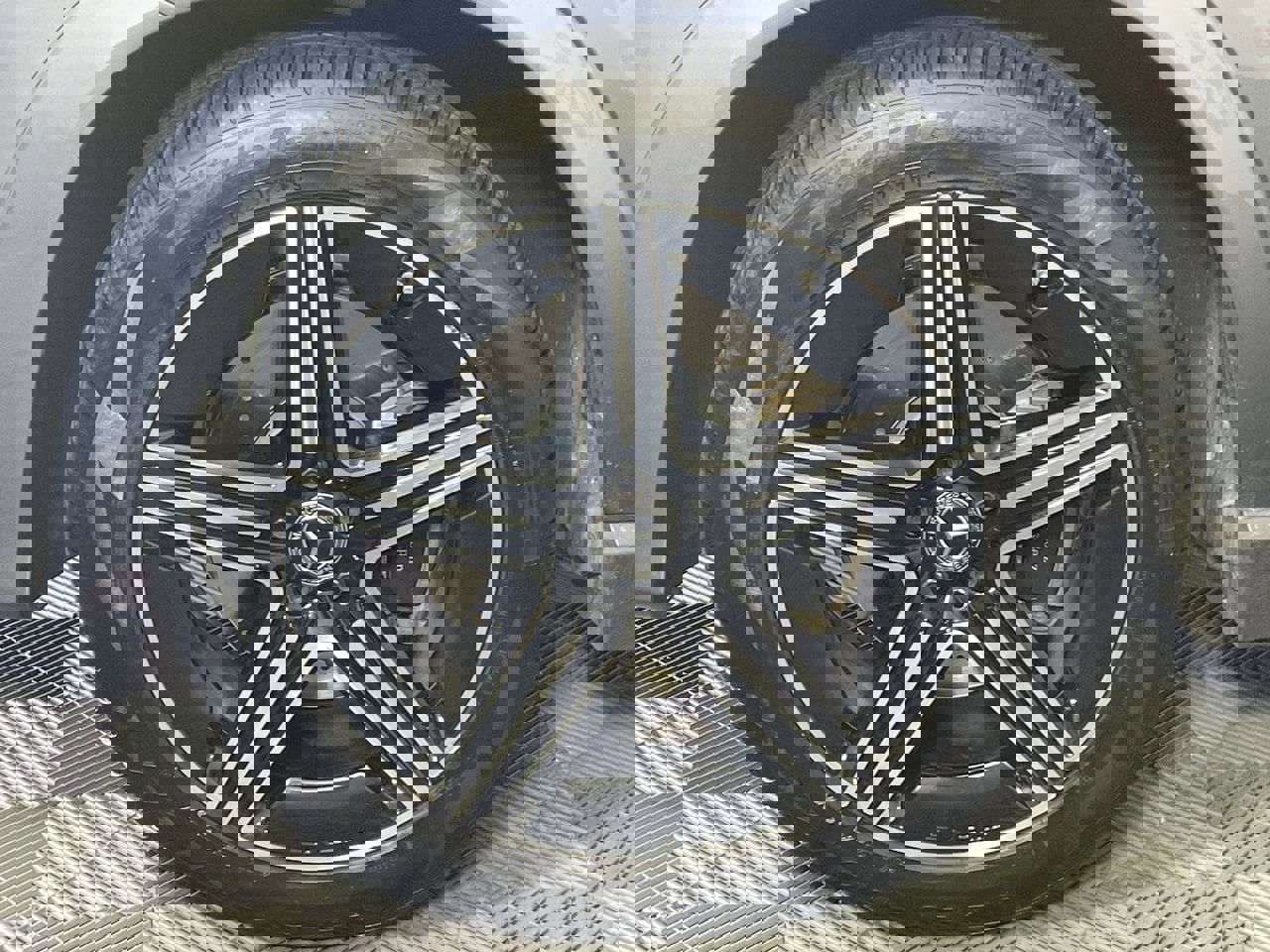 Used 2025 Mercedes-Benz GLE 350 4MATIC image 9