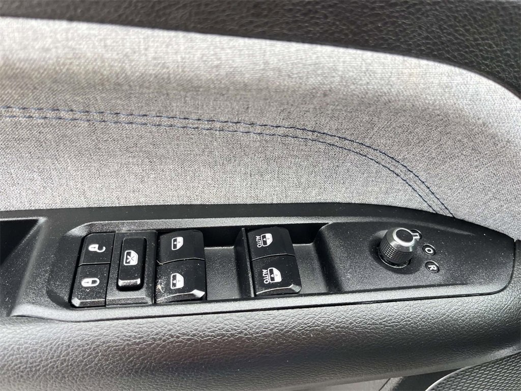 Used 2024 Jeep Compass Latitude image 12