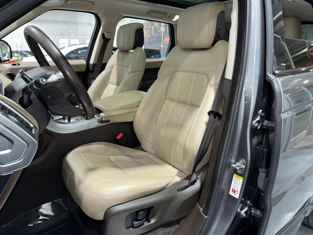 Used 2019 Land Rover Range Rover Sport HSE AWD/4WD image 4