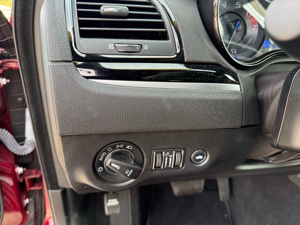 Used 2023 Chrysler 300 S w/ Comfort Group image 11