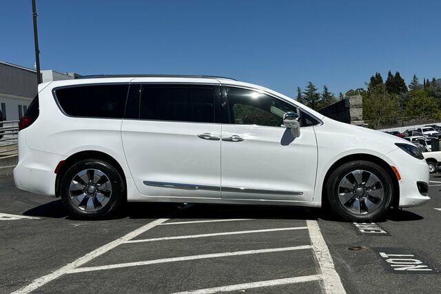 Used 2019 Chrysler Pacifica Limited w/ Advanced Safetytec Group FWD image 3