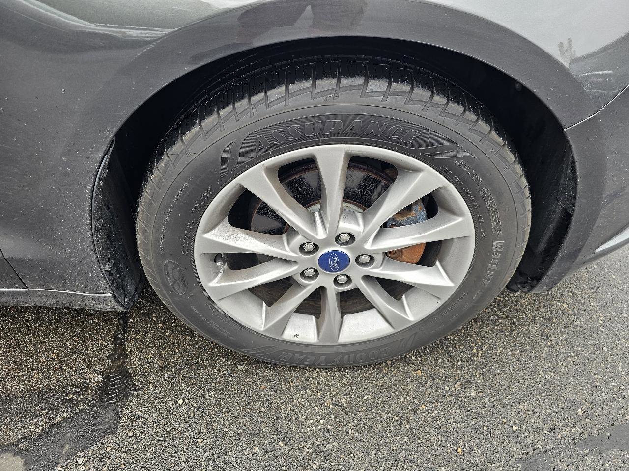 Used 2017 Ford Fusion SE FWD image 14