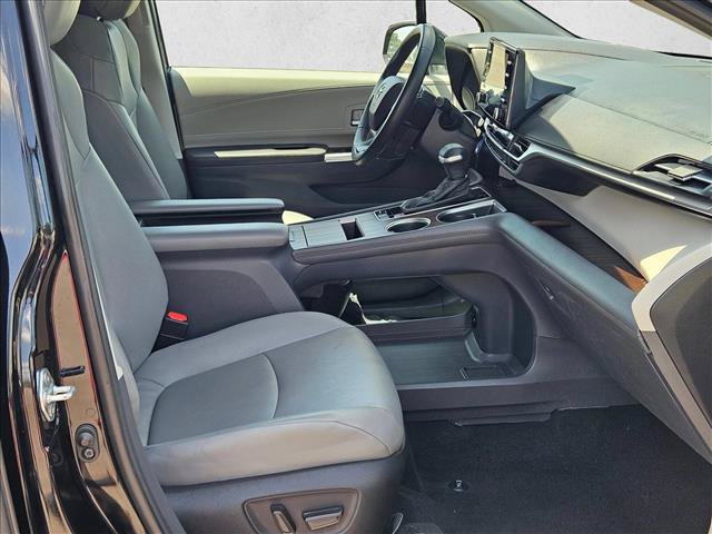 Used 2023 Toyota Sienna XLE FWD image 21