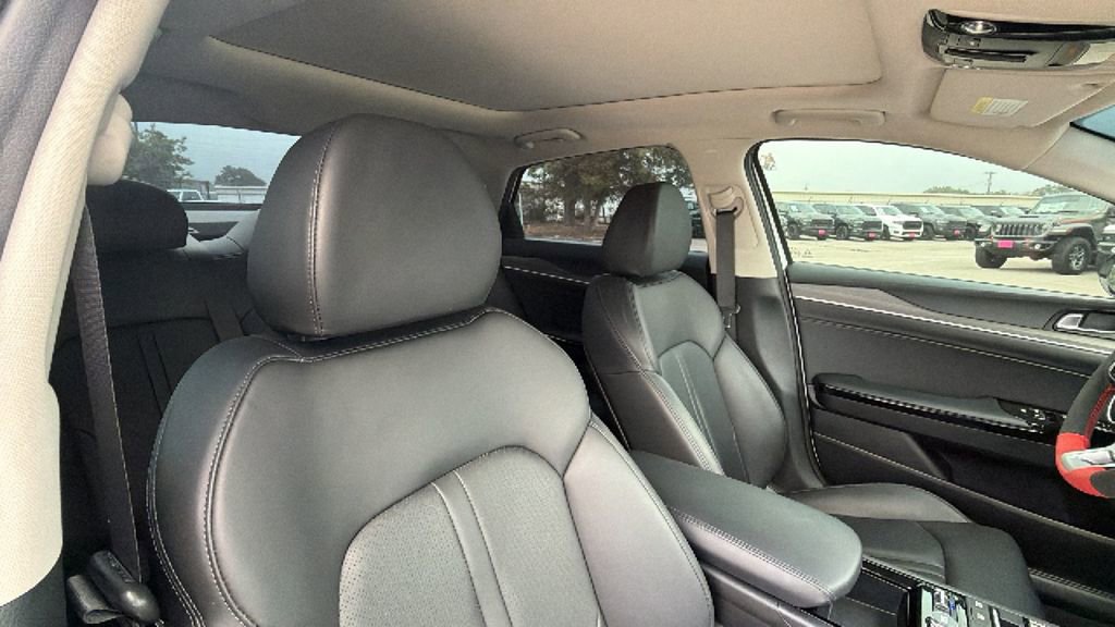 Used 2025 Kia K5 EX FWD image 29