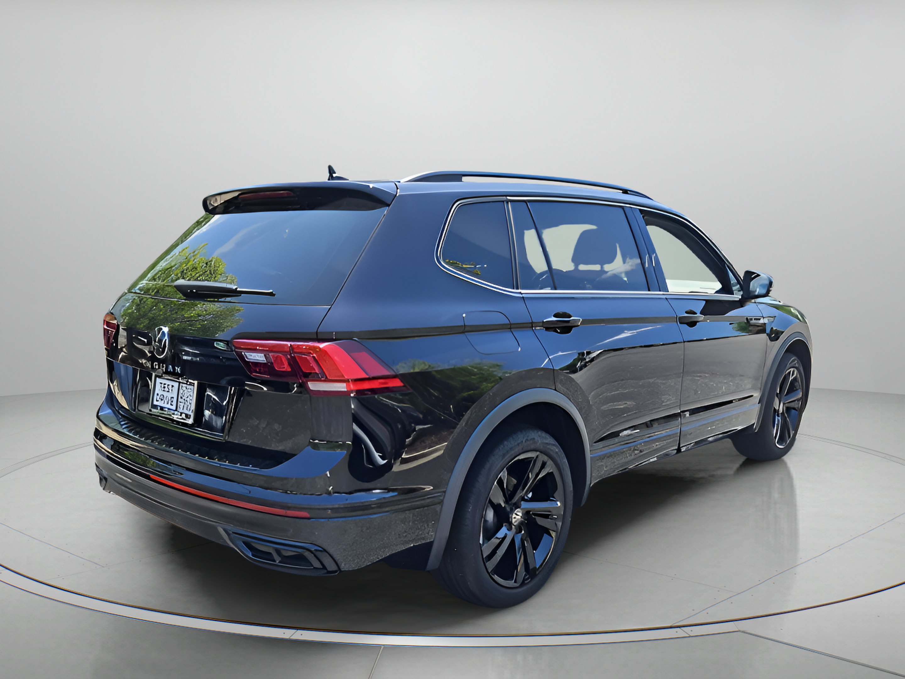 Certified 2023 Volkswagen Tiguan SE R-Line FWD image 5