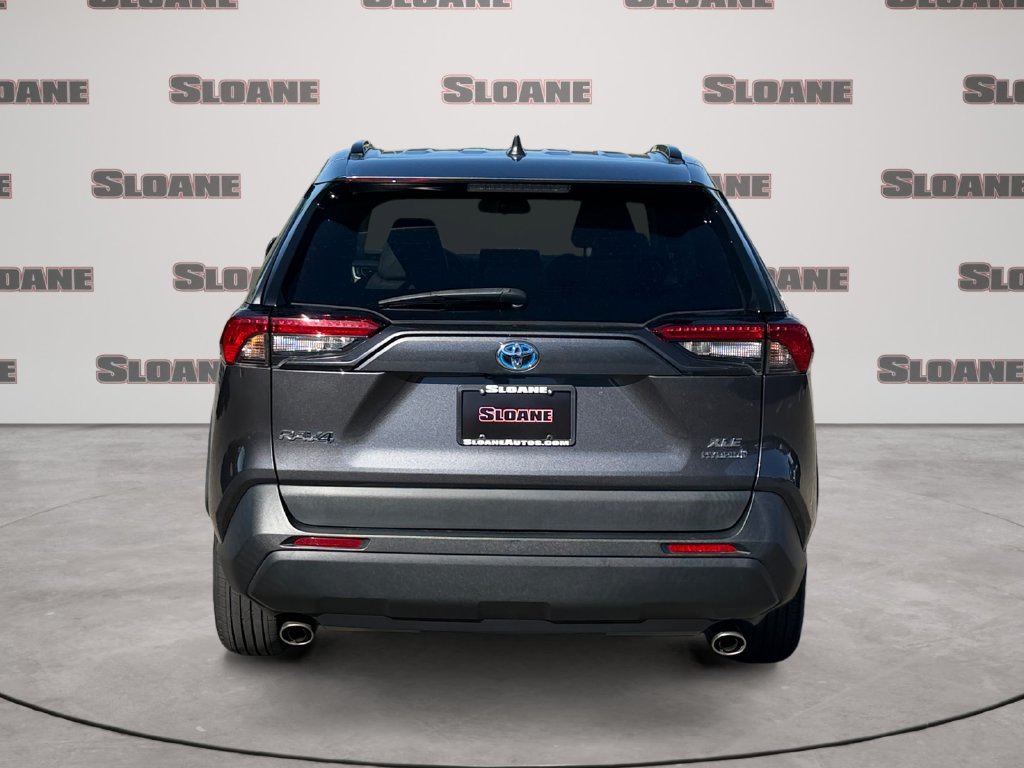 Used 2022 Toyota RAV4 XLE Premium AWD/4WD image 4