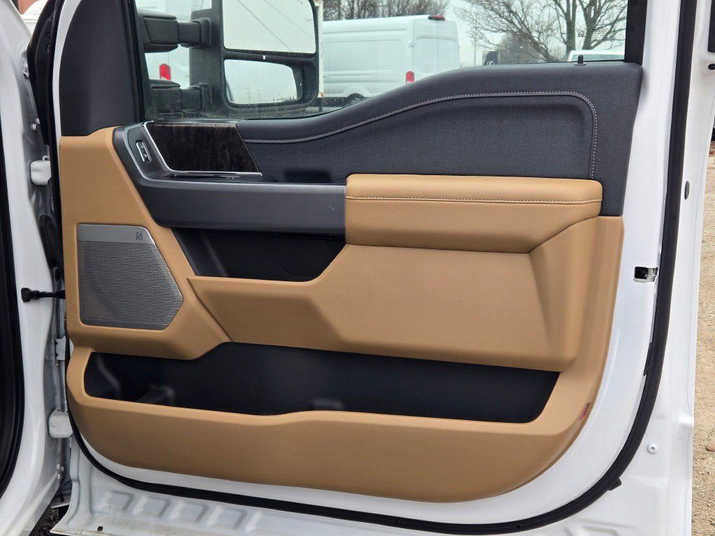 Used 2024 Ford F350 Lariat w/ Lariat Ultimate Package image 4