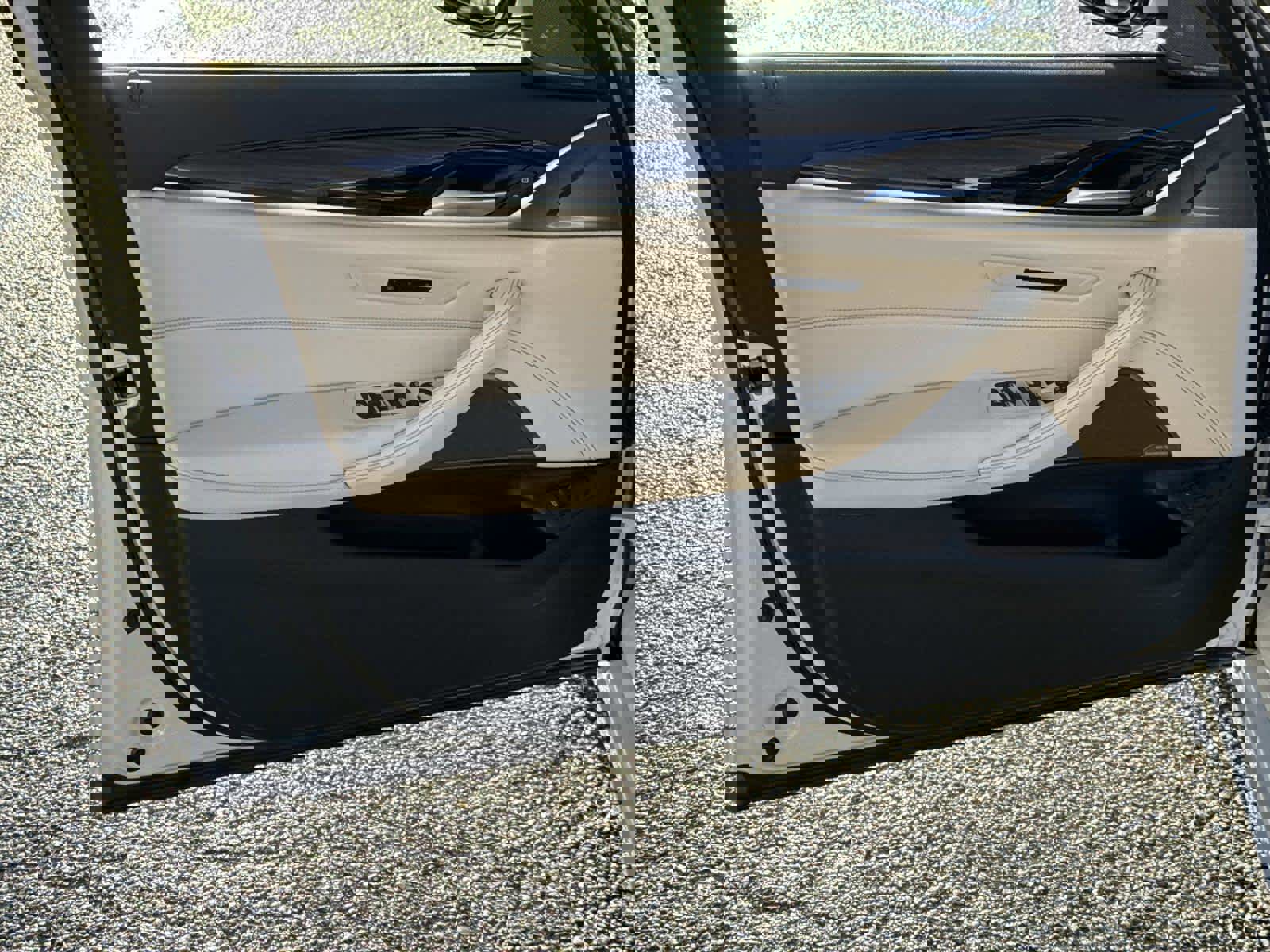 Used 2023 BMW 530i xDrive w/ Premium Package image 26