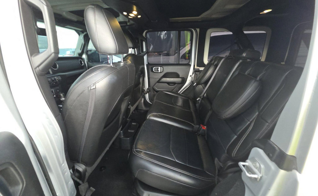 Used 2023 Jeep Wrangler Unlimited Sahara AWD/4WD image 9