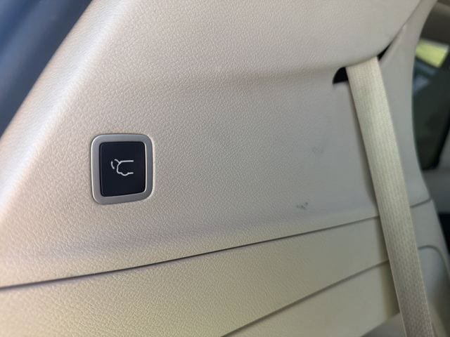 Used 2023 Chrysler Pacifica Touring-L FWD image 21
