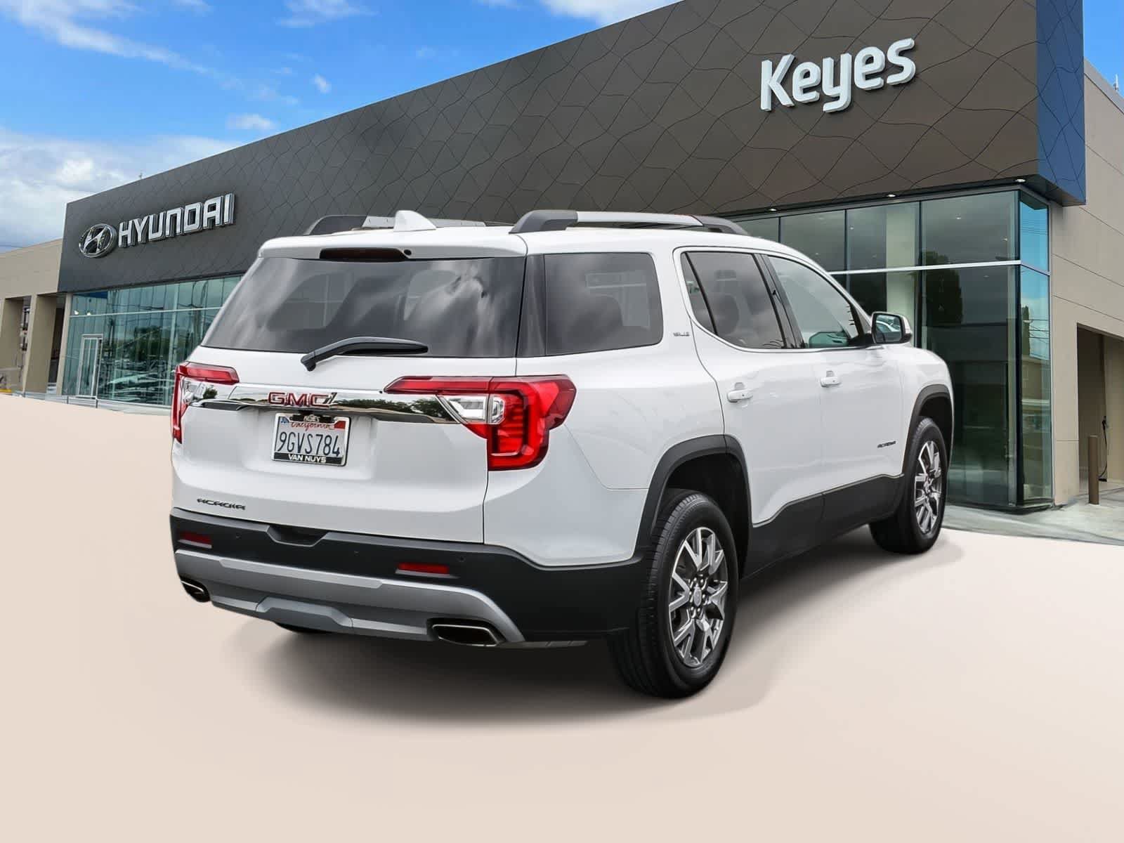 Used 2023 GMC Acadia SLE w/ Driver Convenience Package FWD image 4