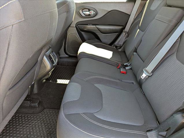 Used 2015 Jeep Cherokee Latitude w/ Comfort/Convenience Group image 19