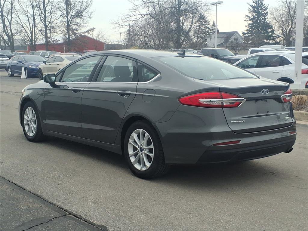 Used 2019 Ford Fusion SE image 4