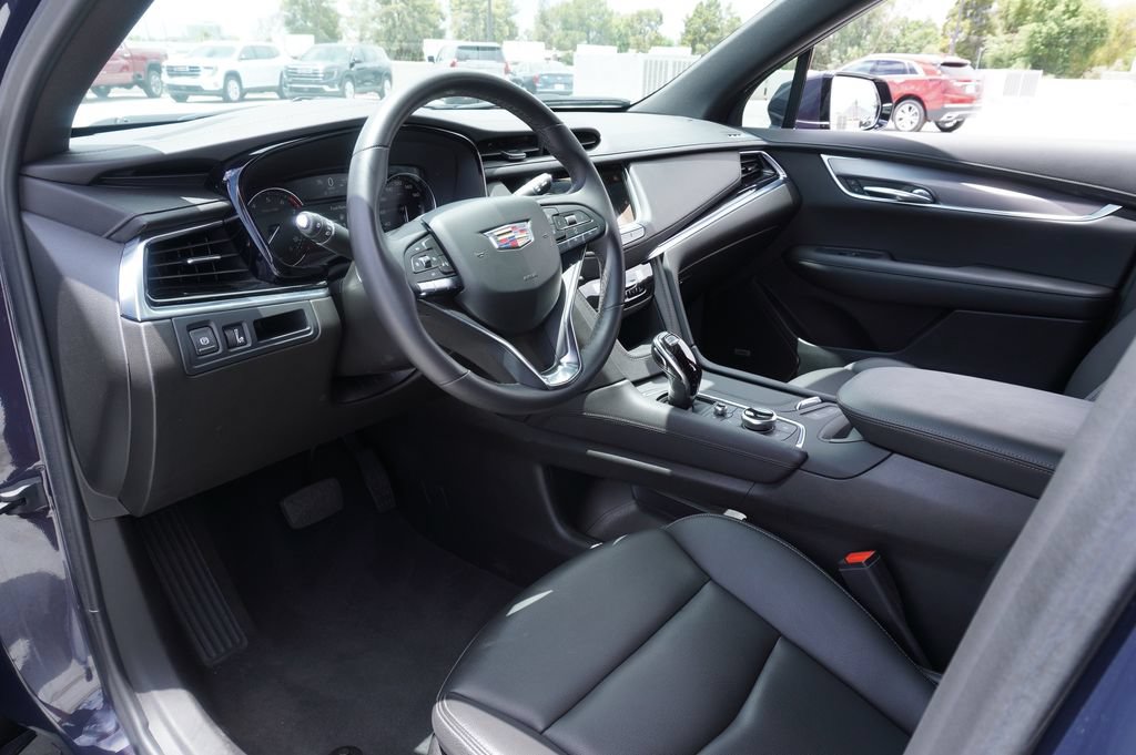 Certified 2025 Cadillac XT6 Luxury FWD image 18