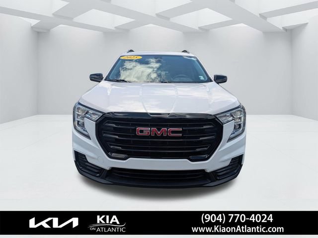 Used 2023 GMC Terrain SLE w/ Driver Convenience Package FWD image 8