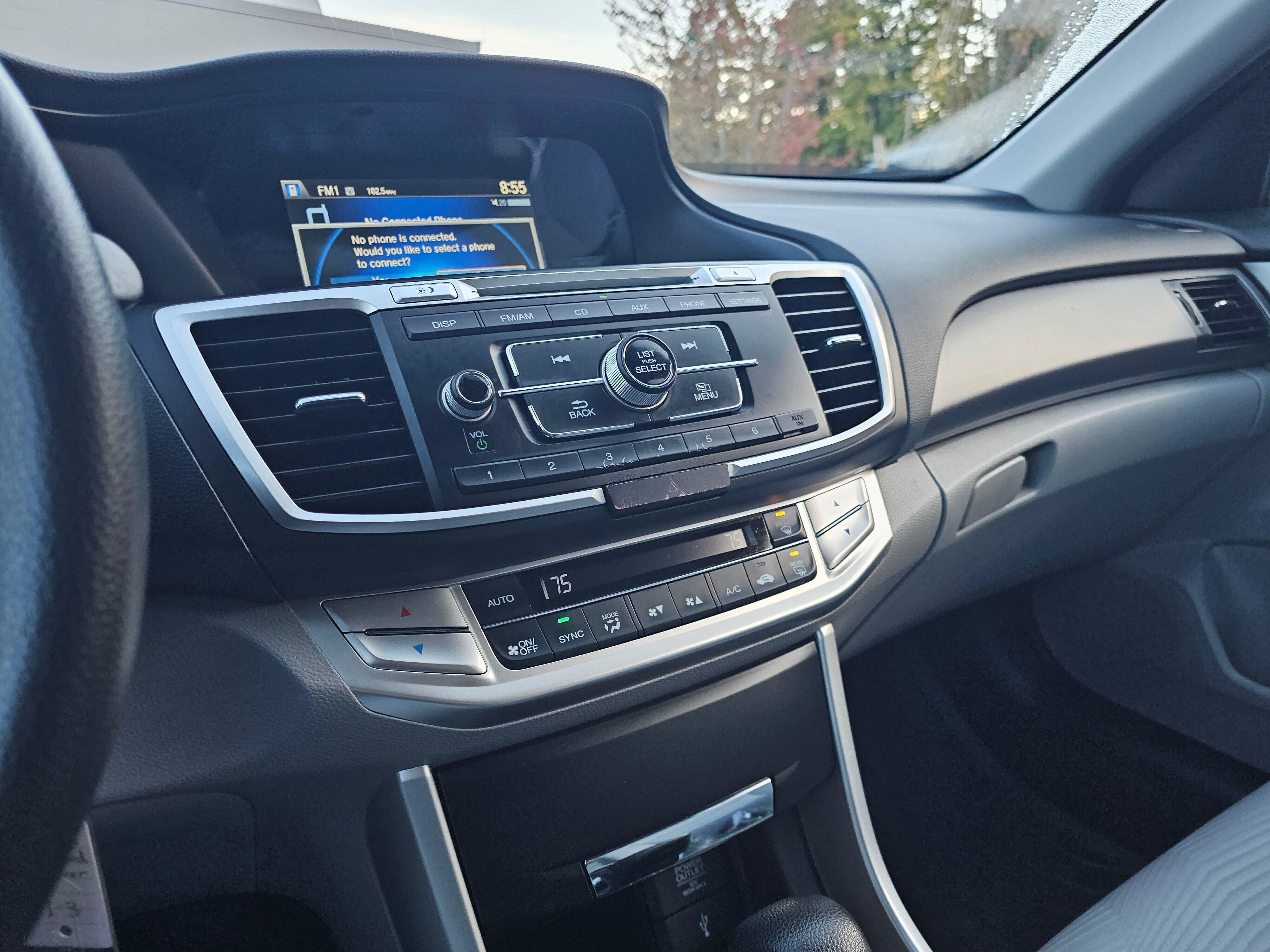 Used 2015 Honda Accord LX image 29