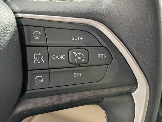 Certified 2023 Jeep Grand Cherokee L Limited AWD/4WD image 17