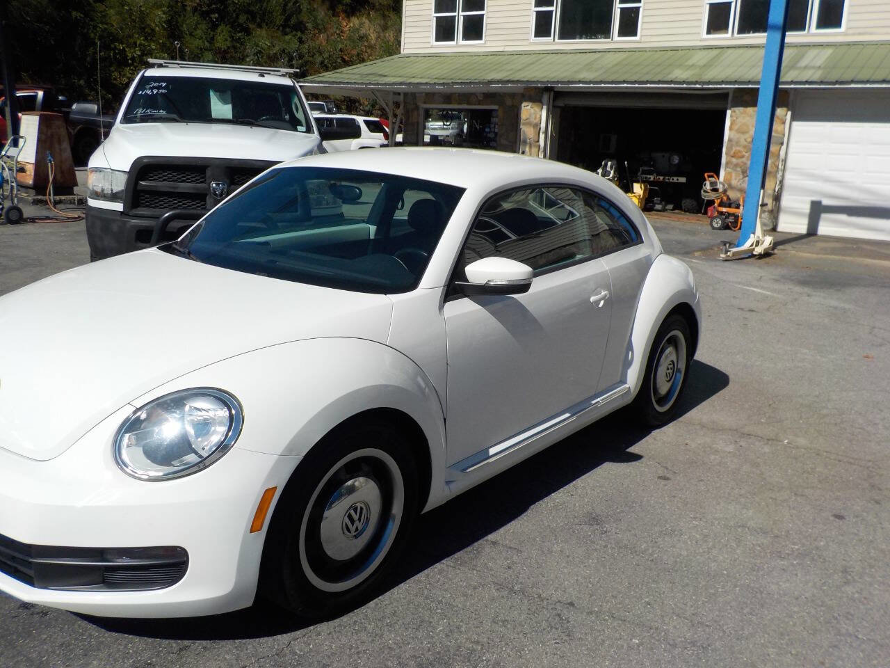 Used 2012 Volkswagen Beetle 2.5 image 3
