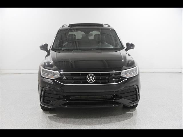 Certified 2024 Volkswagen Tiguan SE R-Line AWD/4WD image 2