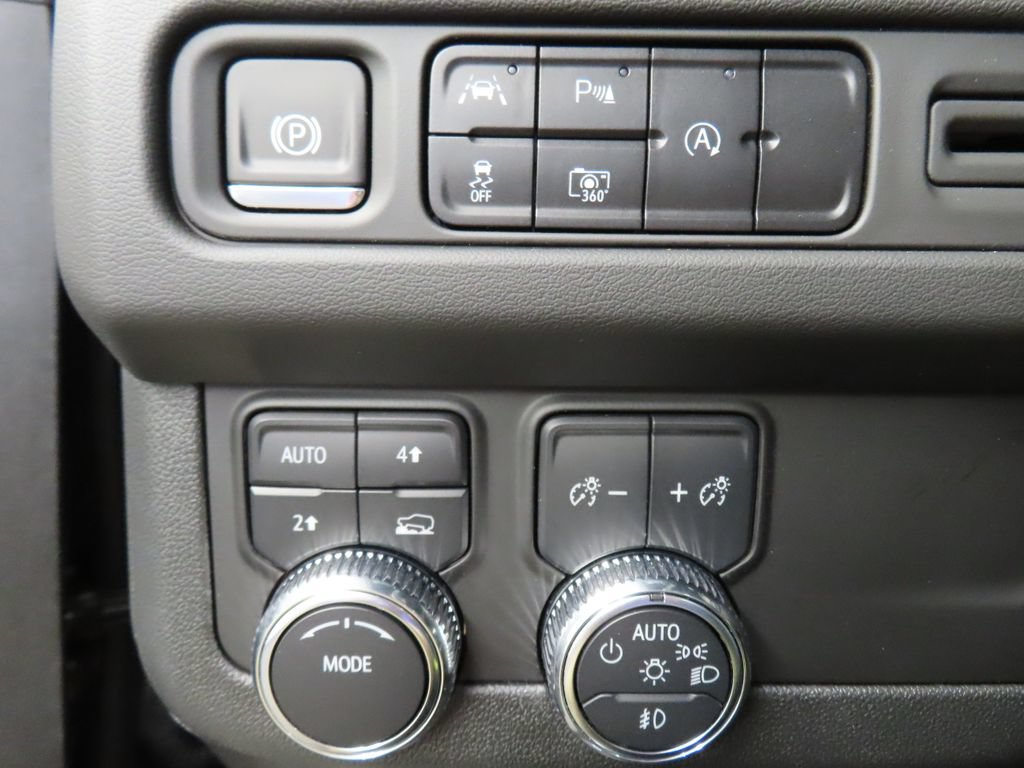 Used 2024 GMC Yukon SLT w/ SLT Luxury Package AWD/4WD image 59
