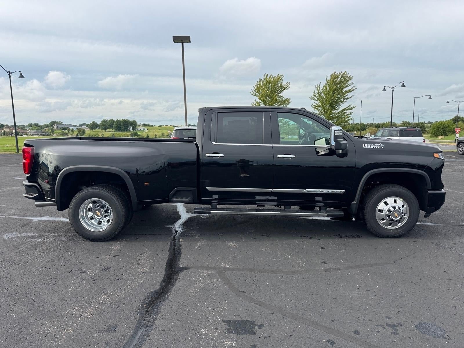 New 2026 Chevrolet Silverado 3500 High Country w/ Technology Package AWD/4WD image 2