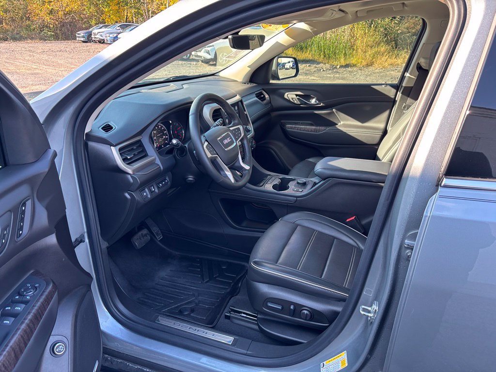Used 2023 GMC Acadia Denali w/ Denali Ultimate Package AWD/4WD image 11