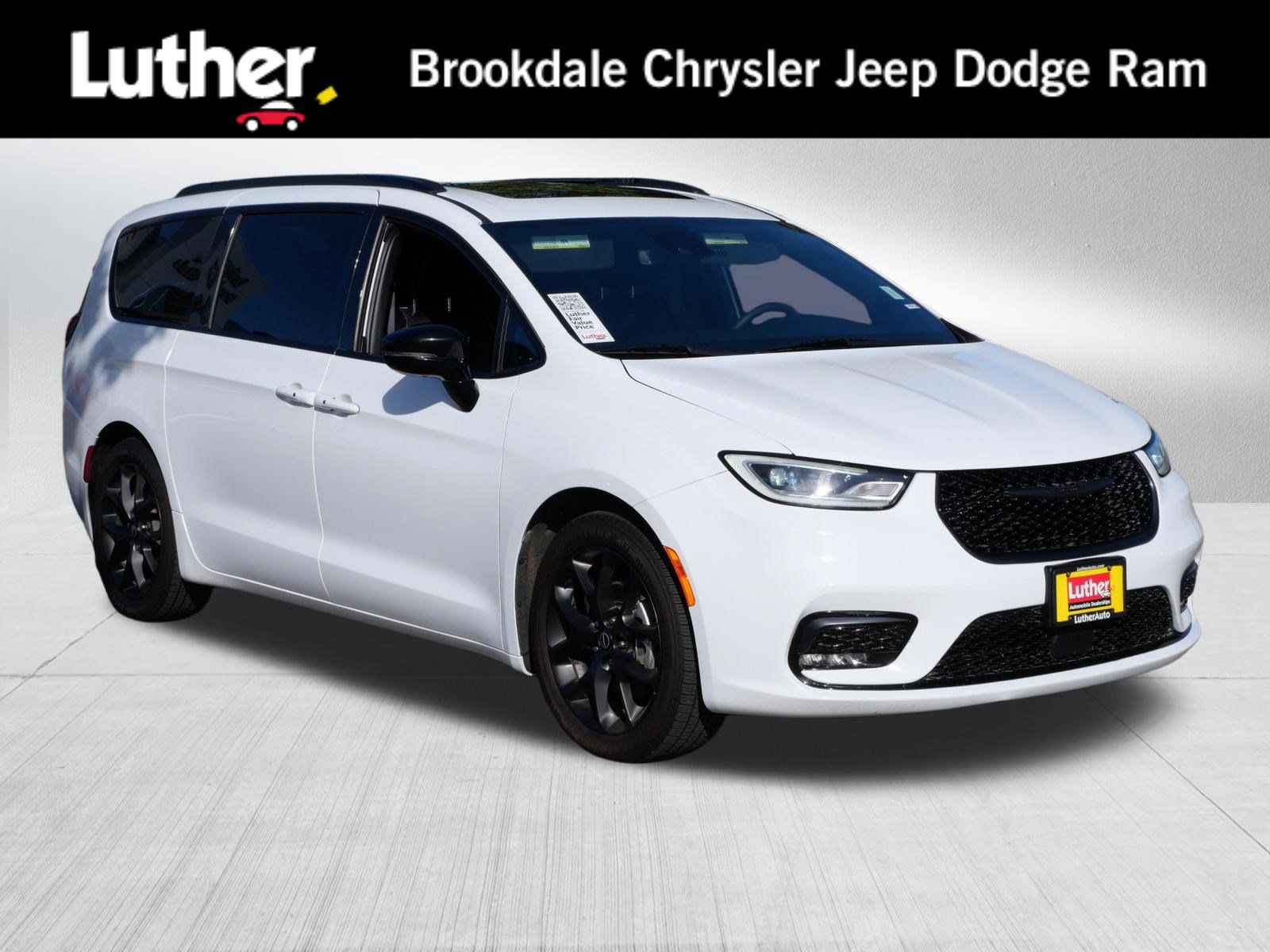 Used 2025 Chrysler Pacifica Limited FWD image 1