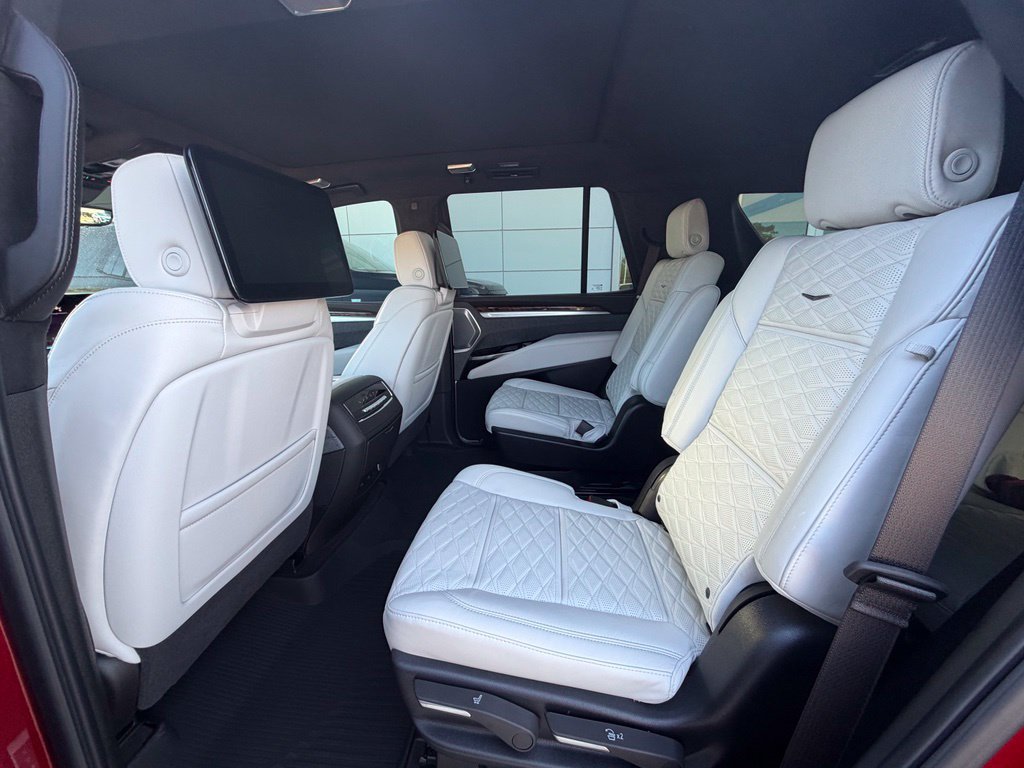 New 2026 Cadillac Escalade Platinum Sport w/ LPO, ONYX Package AWD/4WD image 18