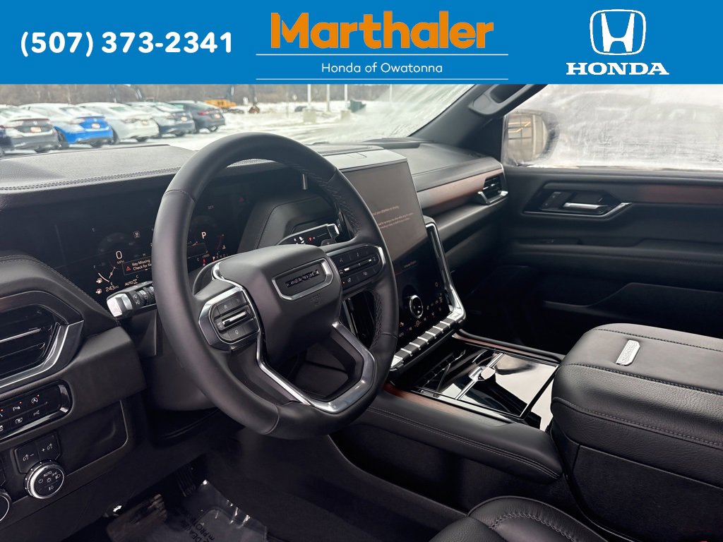 Used 2025 GMC Yukon XL Denali image 12