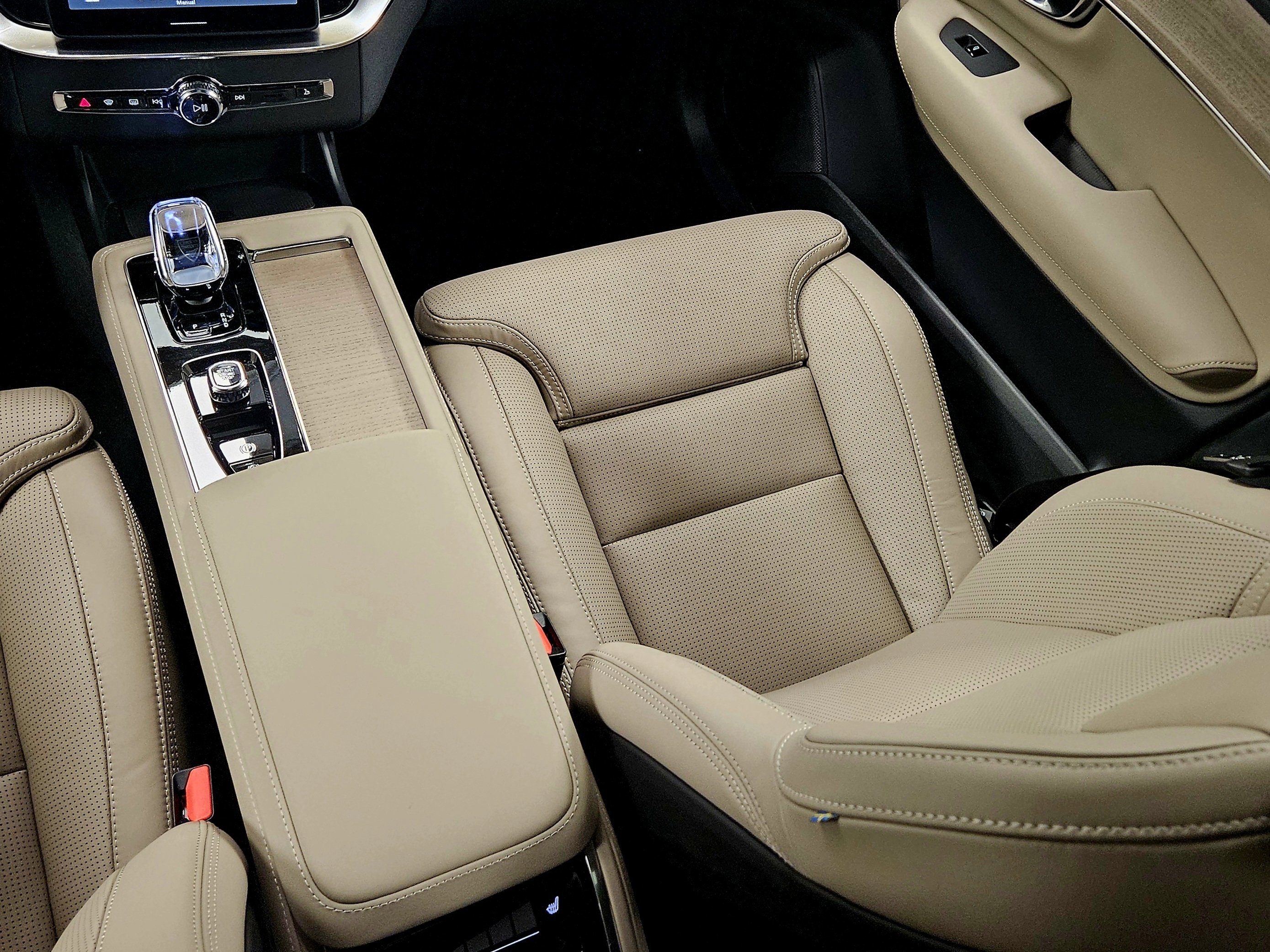 New 2026 Volvo XC90 T8 Ultra w/ Protection Package AWD/4WD image 13