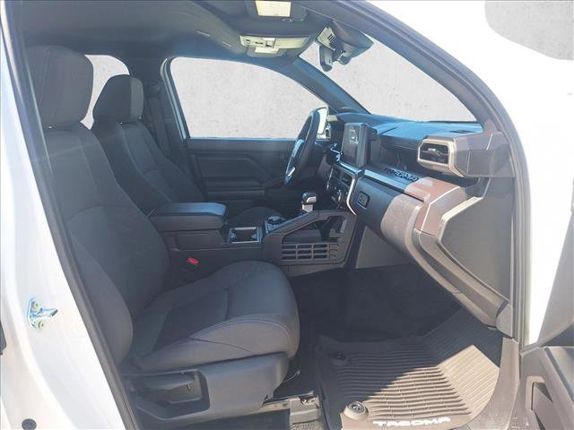 Certified 2025 Toyota Tacoma SR5 w/ SR5 Upgrade Package AWD/4WD image 18