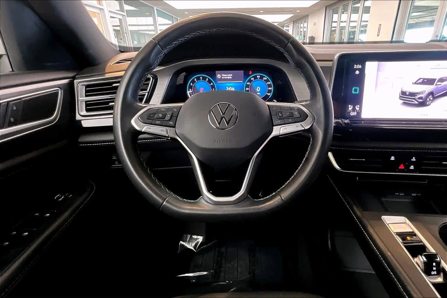 Used 2024 Volkswagen Atlas Cross Sport SE FWD image 6