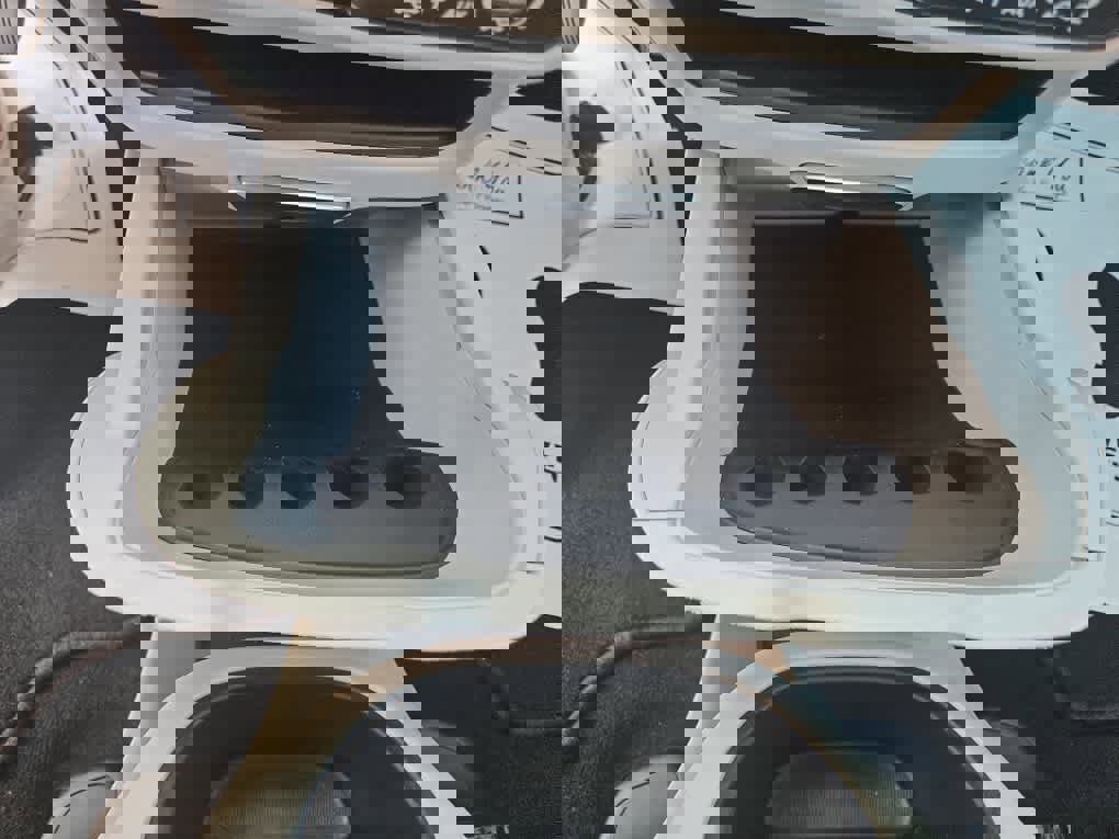 Used 2024 Chrysler Pacifica Touring-L image 36