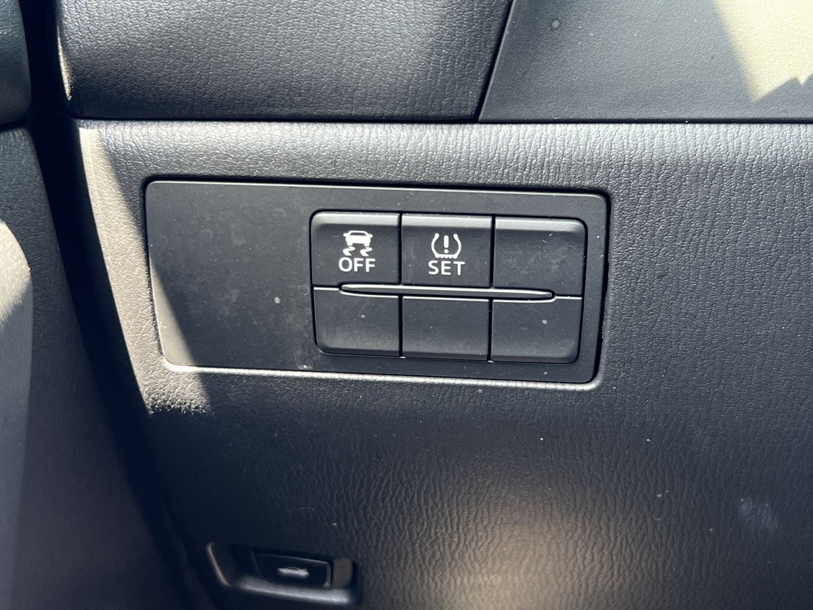 Used 2014 MAZDA MAZDA3 i Sport FWD image 37