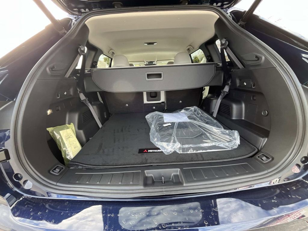 New 2026 Mitsubishi Outlander SE image 15