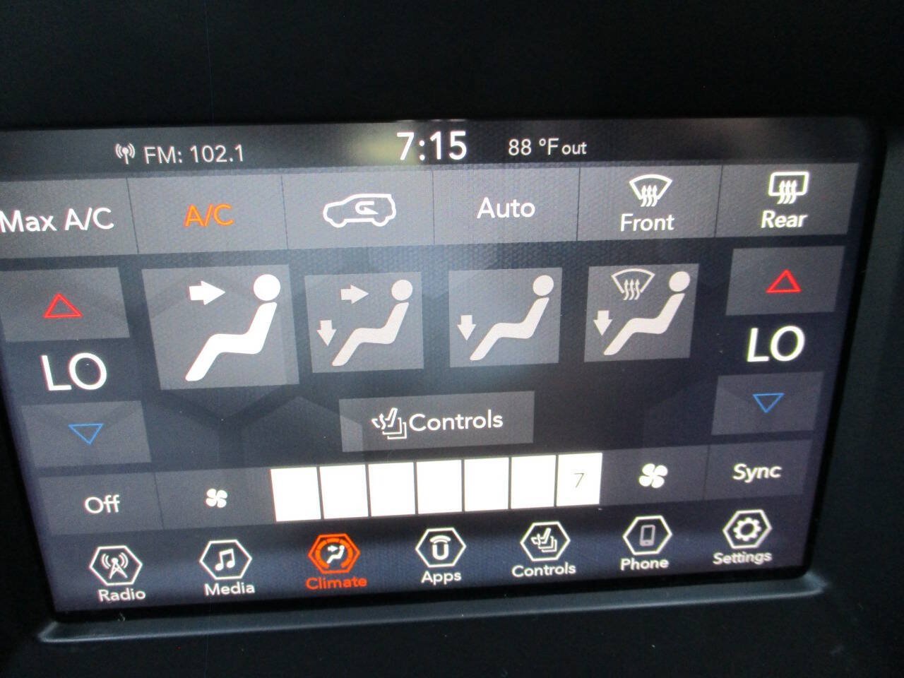 Used 2020 Jeep Compass Latitude w/ Cold Weather Group AWD/4WD image 36