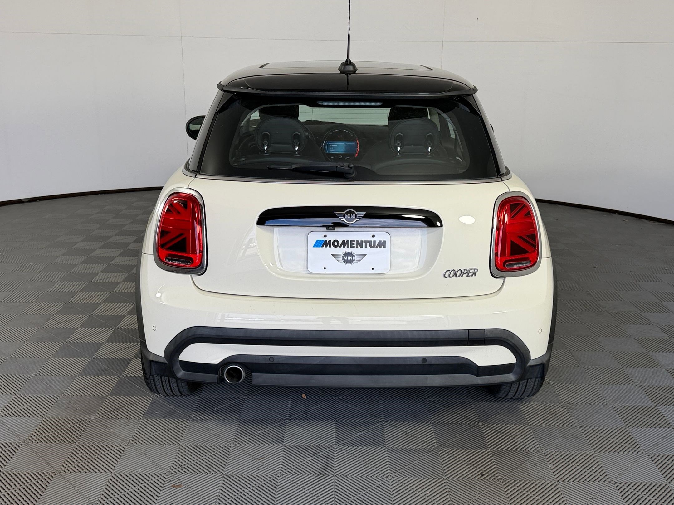 Used 2023 MINI Cooper 2-Door Hardtop image 10