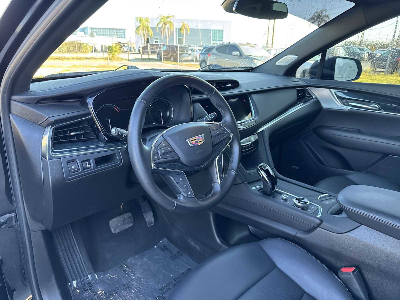 Used 2023 Cadillac XT5 Premium Luxury FWD image 2