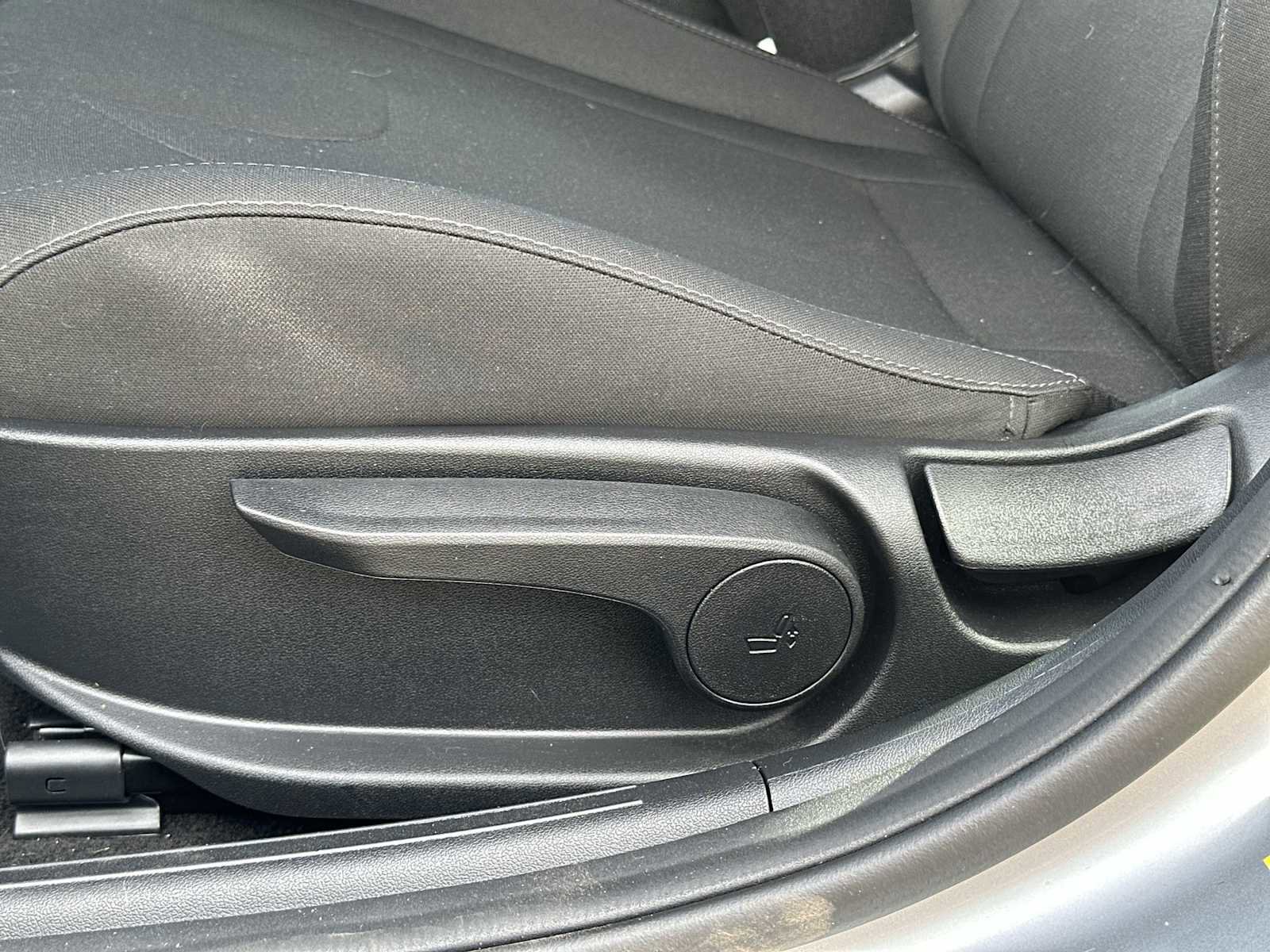 Used 2023 Hyundai Elantra SEL image 14