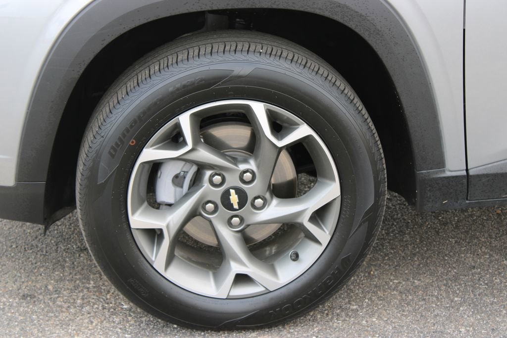 Used 2025 Chevrolet Trax LT image 17