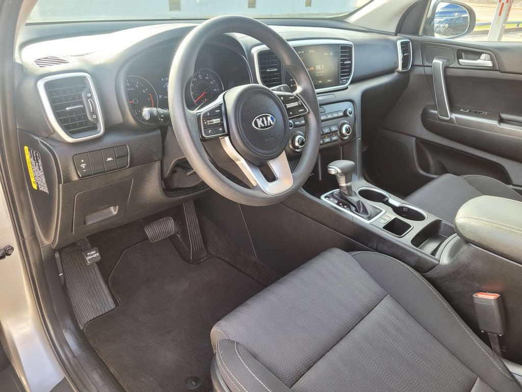 Used 2022 Kia Sportage LX FWD image 2