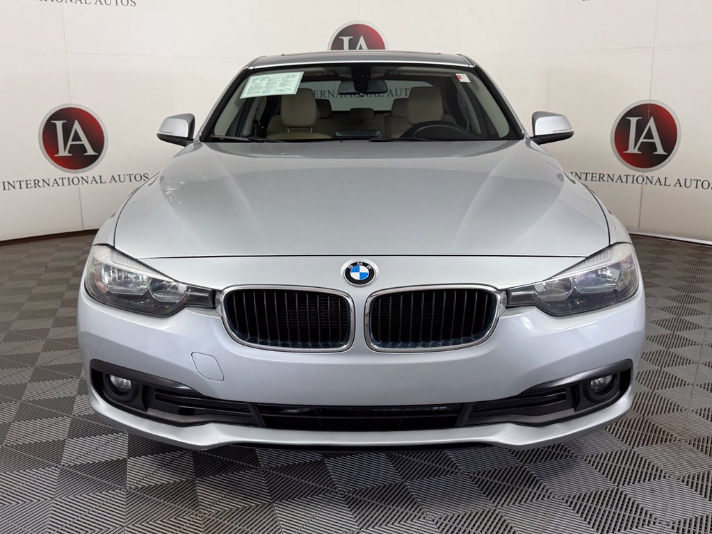 Used 2017 BMW 320i xDrive Sedan AWD/4WD image 2