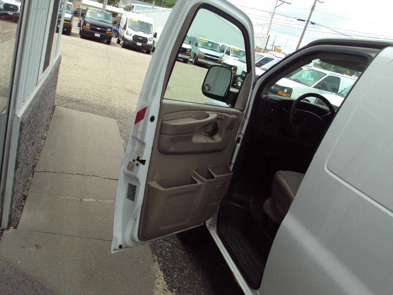 Used 2007 Chevrolet Express 1500 AWD image 17