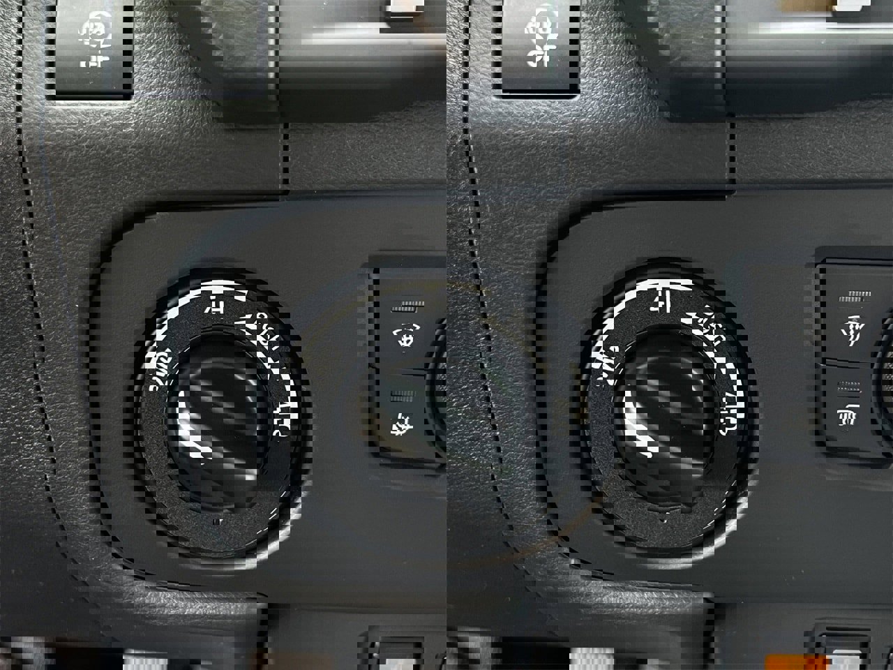 Certified 2025 Nissan Frontier SV w/ SV Convenience Package image 23