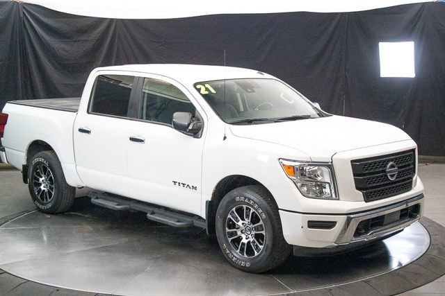 Used 2021 Nissan Titan SV w/ Accessory Utility Package image 2